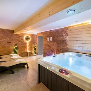 Aparthotel Jarosta & Spa, Ac -free Parking, Zakopane